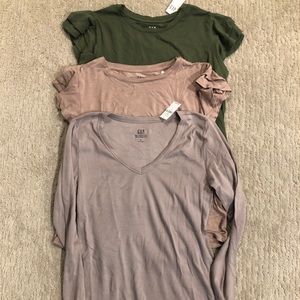 Lot of Gap maternity shirts size medium